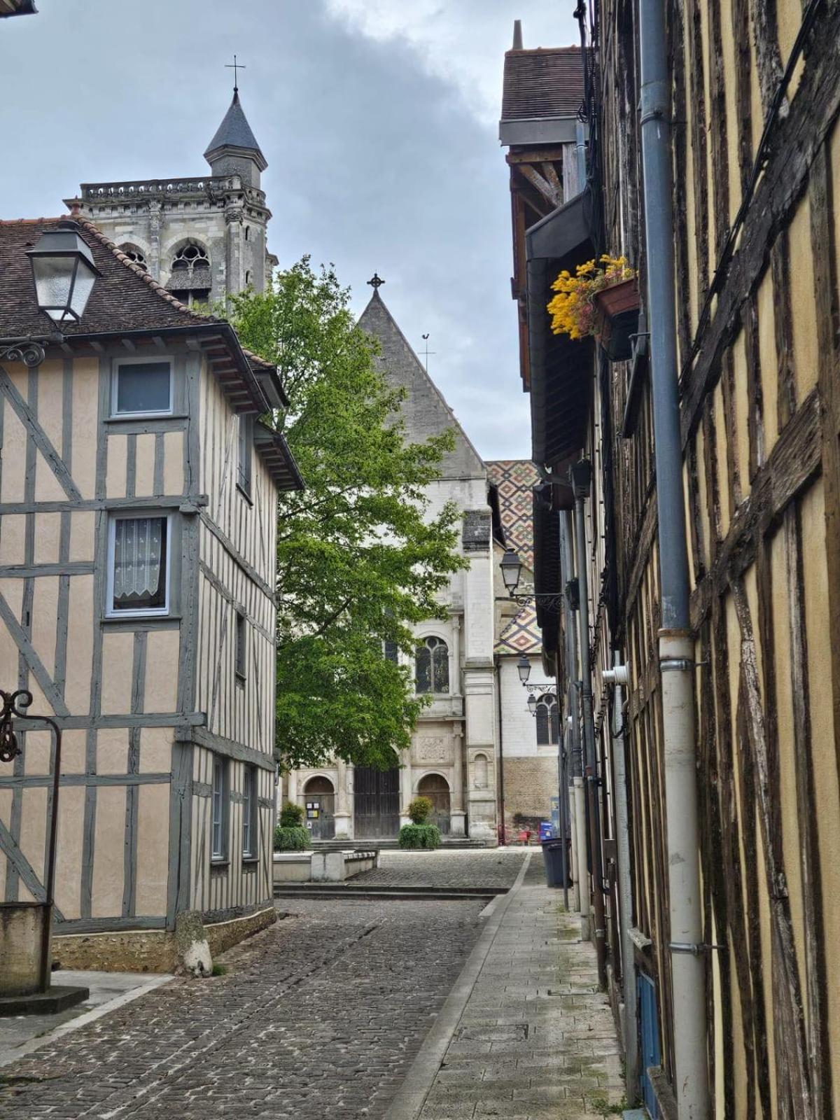 Apartment Confort Avec Parking Gratuit Troyes